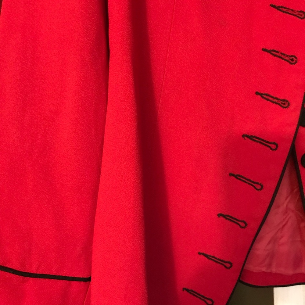 Unique red blazer-w/ buttons & imitation eyelets - Picture 2 of 4